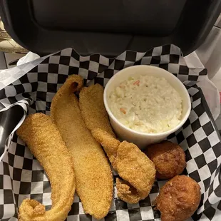 3pc fish basket with coleslaw.