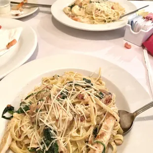 Chicken Alfredo &amp; Seafood Pasta. Both 10/10 wow