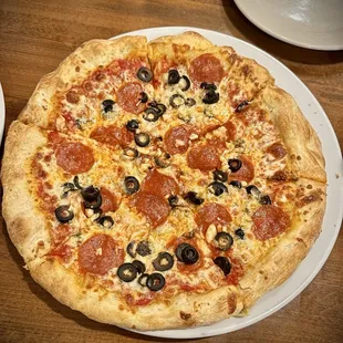 Pepperoni with garlic and olives SALTY PIZZA