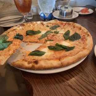 Margarita pizza.