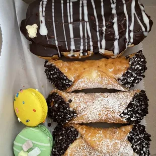 Eclair, Cannolis, Macarons...