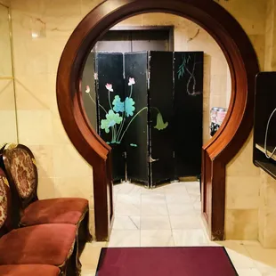 Tony Cheng&apos;s Restaurant Restrooms Hallway