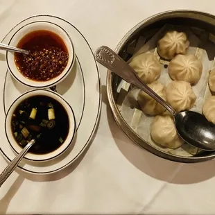小籠包 Soup Dumplings (8)