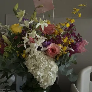 Tony Foss Flowers: beautiful flowers and exceptional customer service!!!