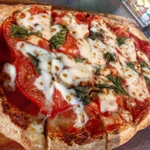 Margherita flatbread.. Bland AF. Garlic, please..