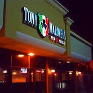 outside, pizza