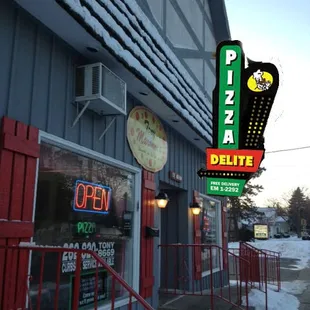 Can't Miss Tony's Pizza