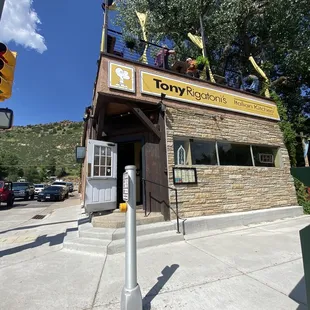 Entrance and rooftop view