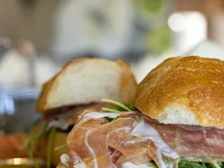 Yanni's Greek Grill