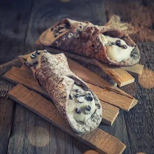 Delicious cannolis filled upon order