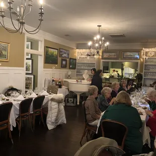 a dining room full of people