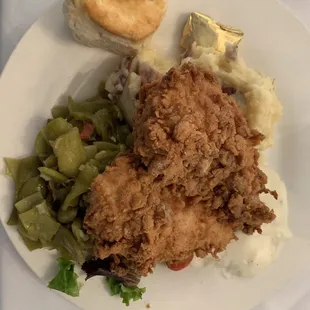 Fried chicken, green beans and mashed red potatoes