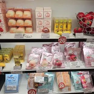 Cute containers... peach, Mango, banana, apple, etc