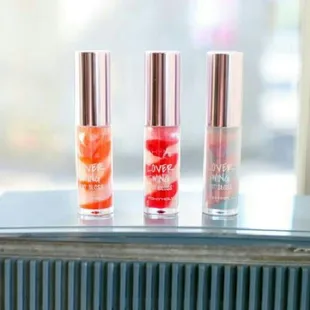Get our new Kiss lover wing tint glosses!! :()