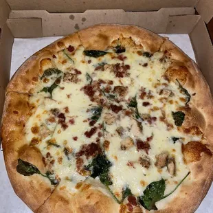 Chicken, bacon and spinach pizza