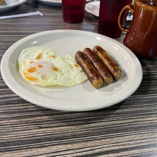 1 egg over easy + 1 order sausage links