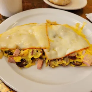 an omelet with ham and cheese