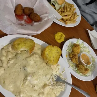 Pasta &amp; fish, gator bites, mini corn dogs &amp; Bacon Bleu Burger with fries