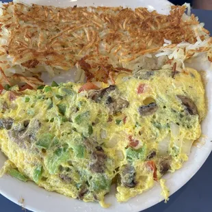 Veggie omelette and crispy hashbrowns