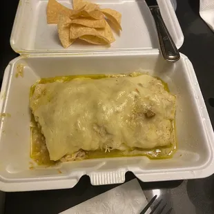 Chile Verde (Green Chili) Burrito.  Not as spicy as I like, but lots of lean pork inside.  I&apos;d get it again....