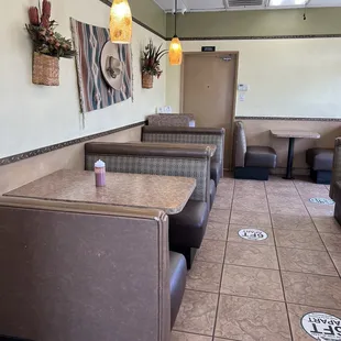 Inside seating area at Tony&apos;s