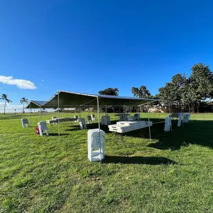 2 20x40 
200 chairs 
25 tables