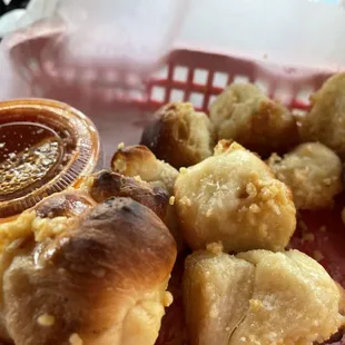 (Free) Garlic knots with Yelp check in