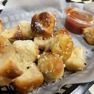 Garlic Knots w/Marinara sauce  Free with Yelp check in!