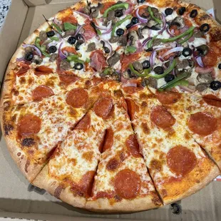 Large pepperoni/ combo pizza