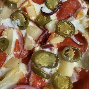 Pepperoni jalapeño pineapple with white sauce