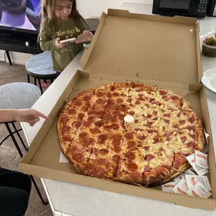 Very good Quality pizza extremely happy you can order very XXL large they make it Good perfect for the first time .