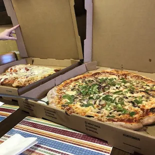Delicious New York-Style Pizza and Sicilian Pizza!