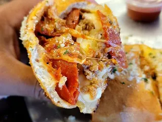 Cucinellas Pizza