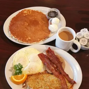 You better be hungry the pancake is about a foot in diameter, no kidding.