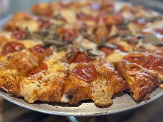 Me-n-Ed's Pizzeria