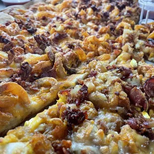 Egg &amp; Cheese Hashed Browns Pizza (Stuffed)