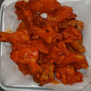 a tray of chicken wings