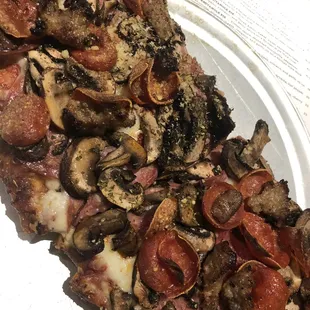 Double Fratellanza (pepperoni, salami, sausage, mushrooms, Romano, mozzarella)