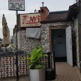 Tony&apos;s...