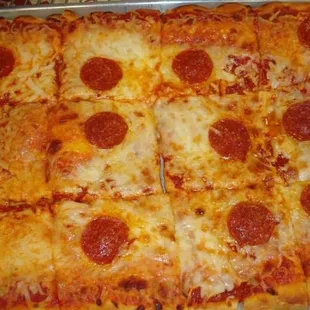 Pizza with homemade sauce!!