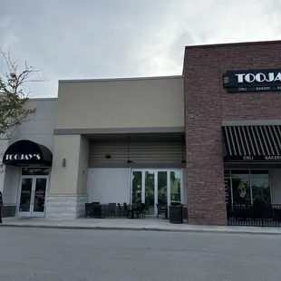 Manager and Gentleman did not help me and left me in the counter