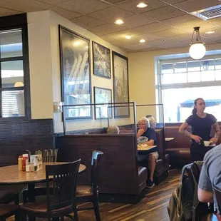 Excellent food and friendly staff! Mata ball soup is amazing!