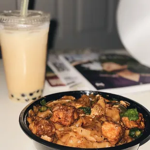 Pad See Ew Noodle Plate, Mango Milk Bubble Tea