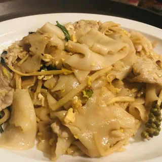 Pad Kee Mao Noodle Plate