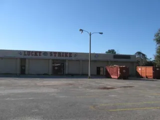 Lucky Strike Entertainment Center