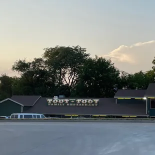 Restaurant outside. Also has a bar and lounge.