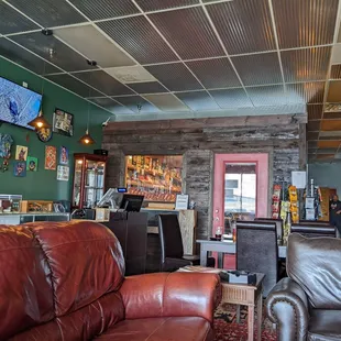 Tooth 'N Nail Cigars & Ale