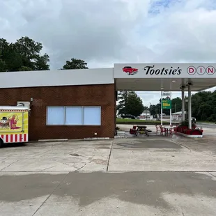 a food truck parked in front of a restaurant