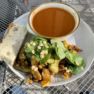 Roasted vegetables &amp; pumpkin seeds salad  + tomato basil soup