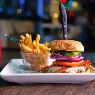 *TOP BURGER
brioche bun,8oz angus patty, bacon, Sweiss cheese, lettuce, tomato, onion